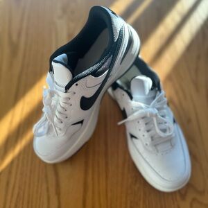 Like NEW Nike sneakers